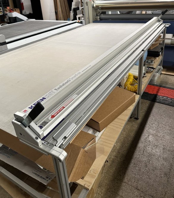 Keencut Evolution3 SmartFold Cutter – 124″ & Optional Bench (Used) Item # UE-011326G