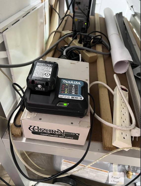 Wizard 8000 CMC Computerized Mat Cutter w/ Stand (Used) Item # UE-021626B