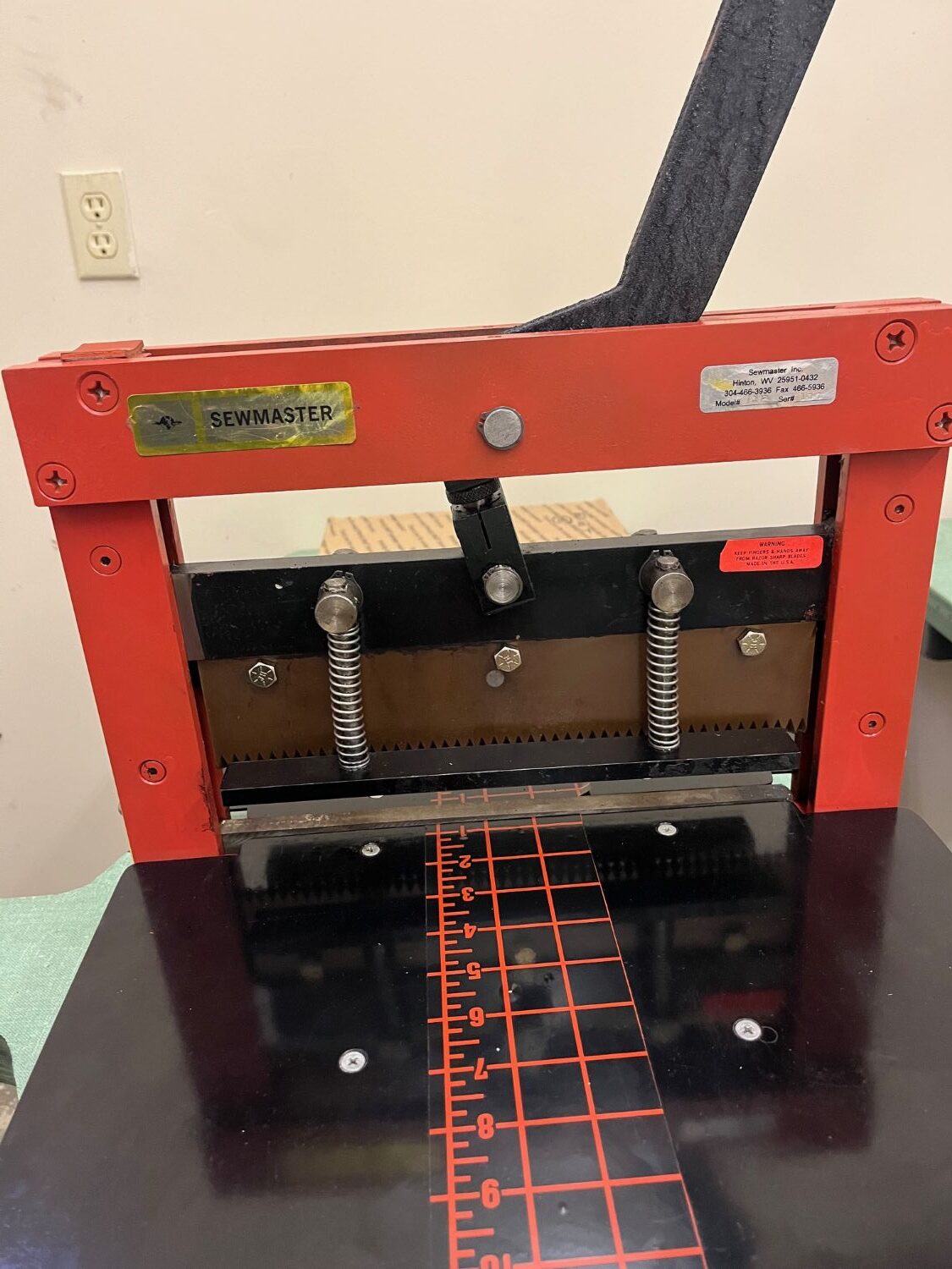 Chandler SM-12PH Manual / Portable Swatch Cutter (Used) Item # UE-031626C