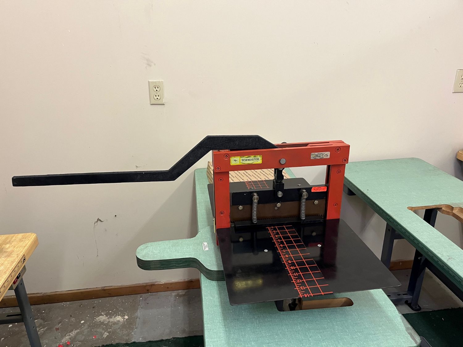 Chandler SM-12PH Manual / Portable Swatch Cutter (Used) Item # UE-031626C