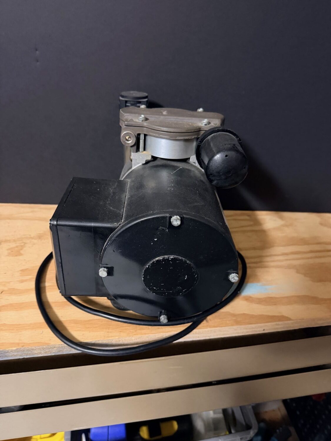 Gast Model 72R155 Vacuum Pump (Used) Item # UE-043026C