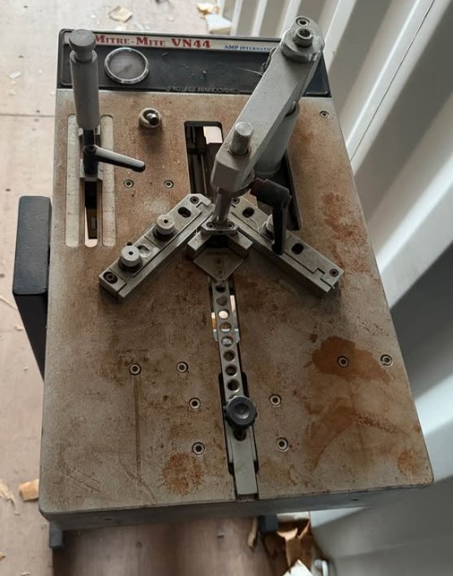 AMP International VN44 Frame Joiner / Underpinner (Used) Item # UE-051326B