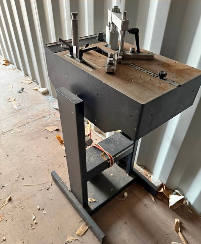 AMP International VN44 Frame Joiner / Underpinner (Used) Item # UE-051326B