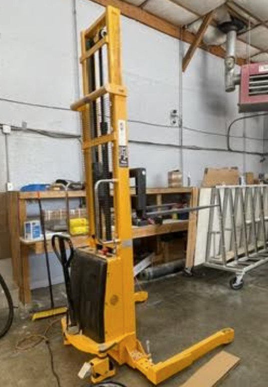 Uline Semi-Electric Straddle Stacker – 137″ Lift (Used) Item # UE-052826A