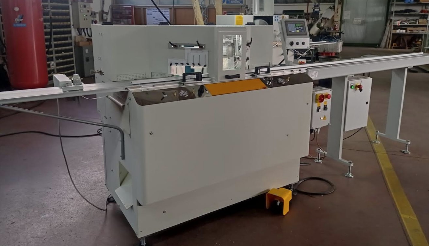Fletcher AMP T350H Horizontal Miter Saw & AMP BM2000 Autogauge Programmable Measuring System (New) Item # FT-101120