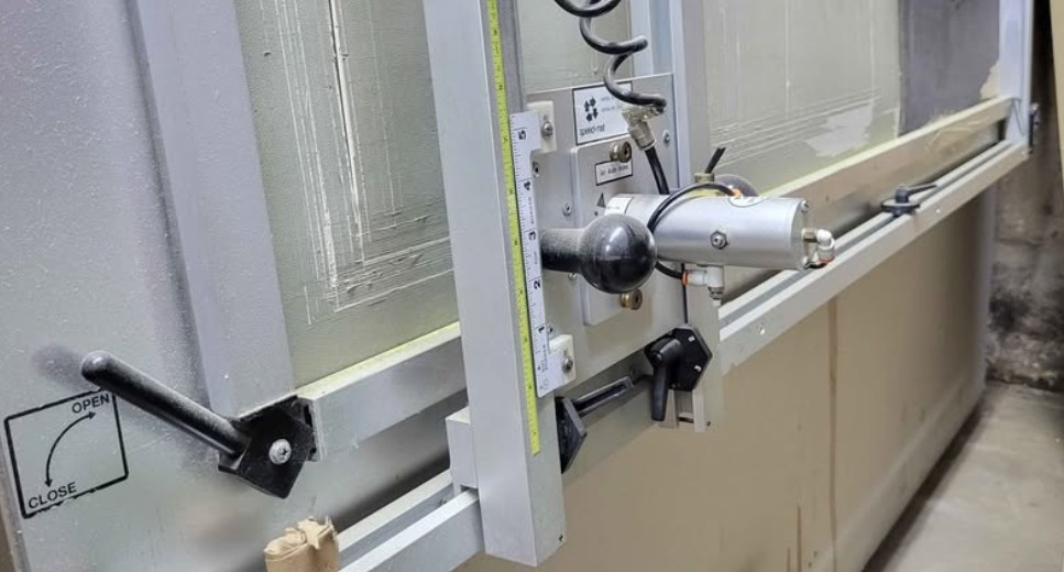 Esterly Speed-Mat Pneumatic Production 4060 Mat Cutter (Used) Item # UE-071526B