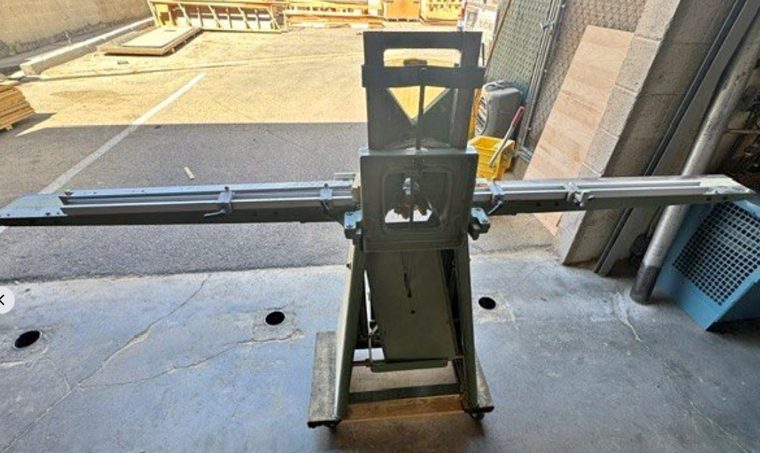 Hoffmann – Morso NFXL Manual Beaded Face-Frame Notching Machine (Used) Item # UE-070226B
