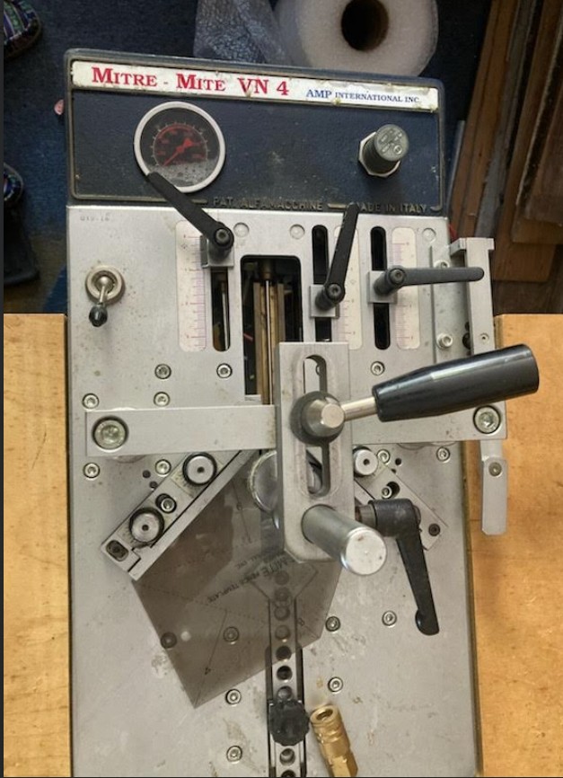 ITW AMP VN4 Pneumatic Frame Joiner / Underpinner (Used) Item # UE-070526H