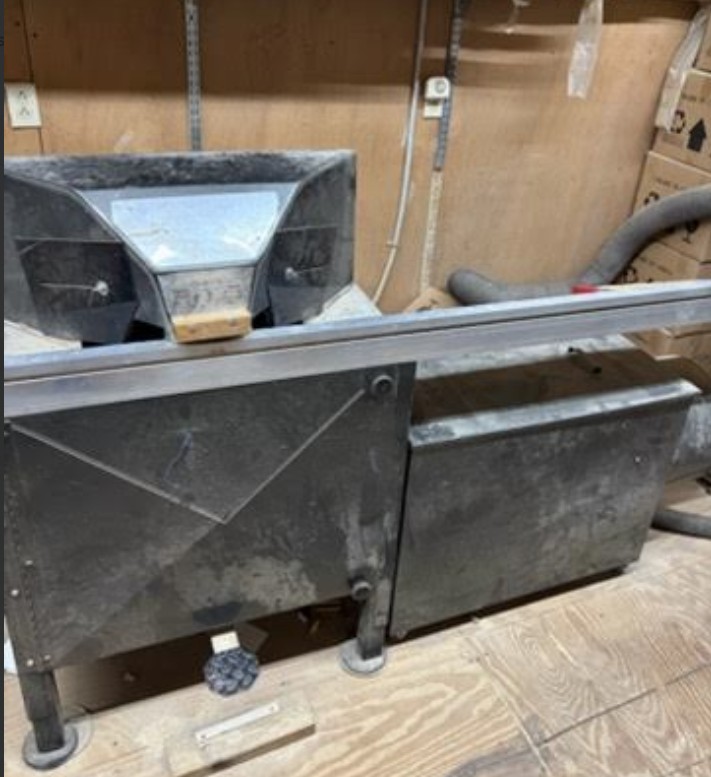 Ledsome TWT Model 1000 Double Miter Saw (Used) Item # UE-070626B