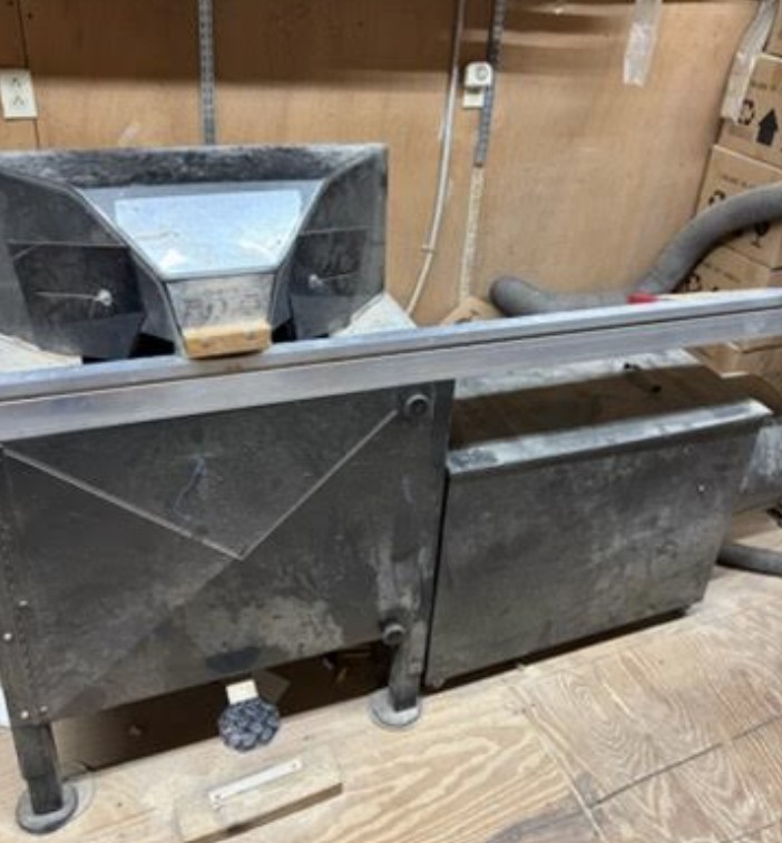 Ledsome TWT Model 1000 Double Miter Saw (Used) Item # UE-070626B