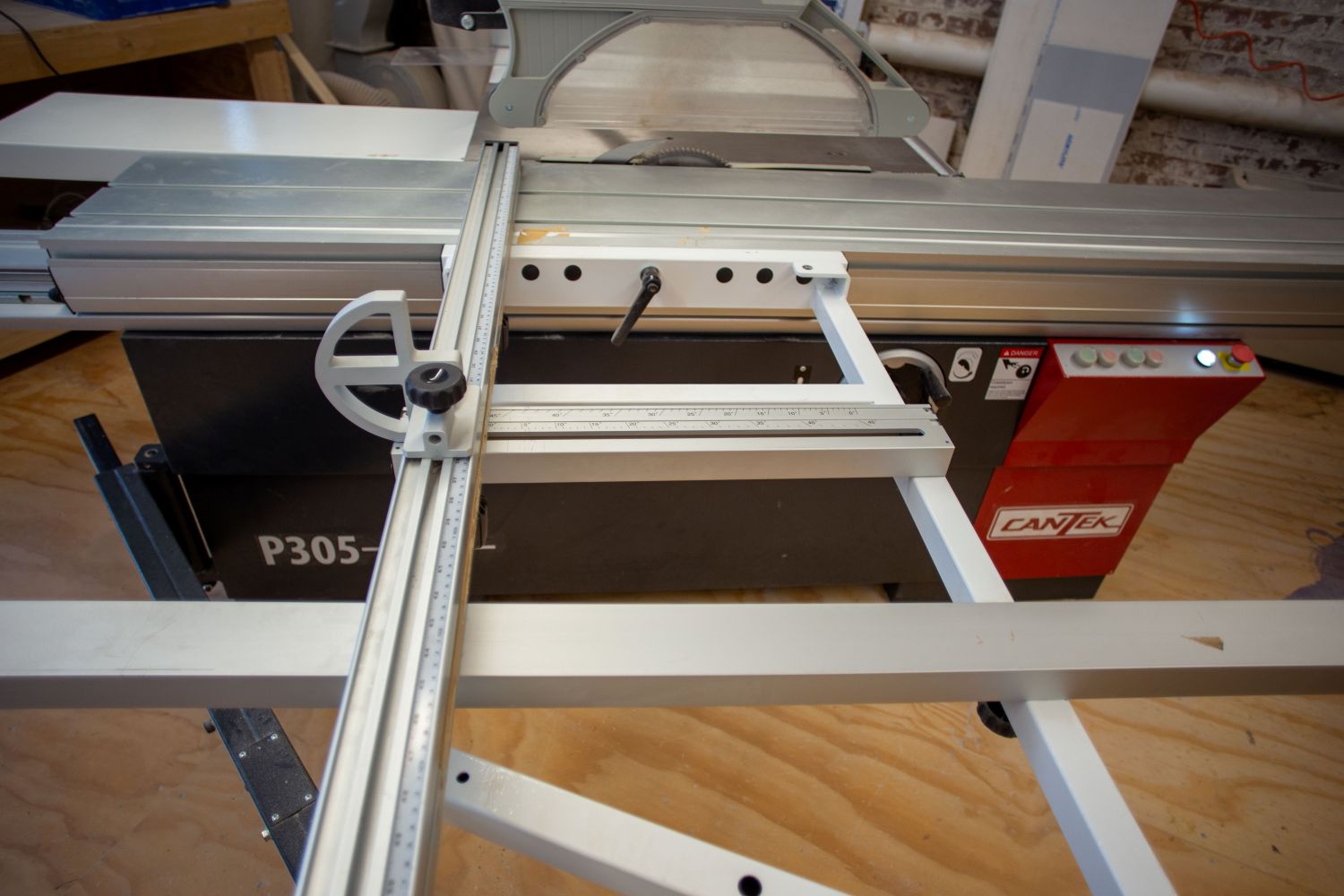 Cantek P305 10′ Sliding Table Saw (Used) Item # UE-072826E