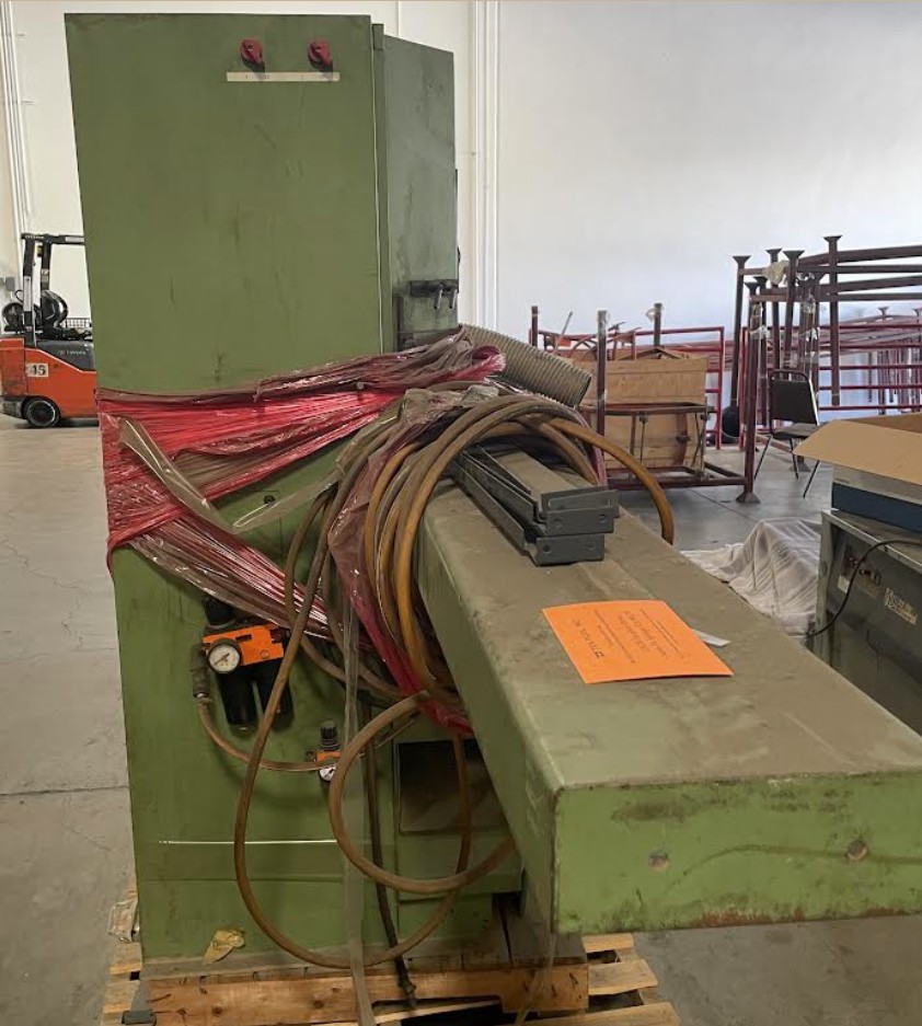 Alfamacchine T-300 Pneumatic Double Miter Saw (Used) Item # UE-081226F