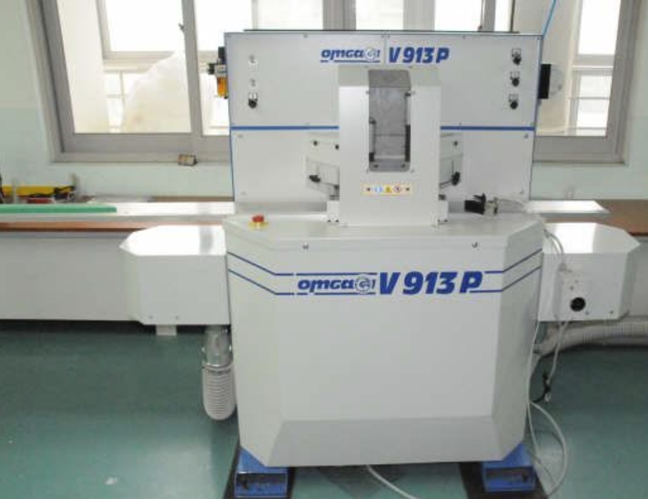 Omga V913 Double Miter Saw (Used) Item # UE-081326A