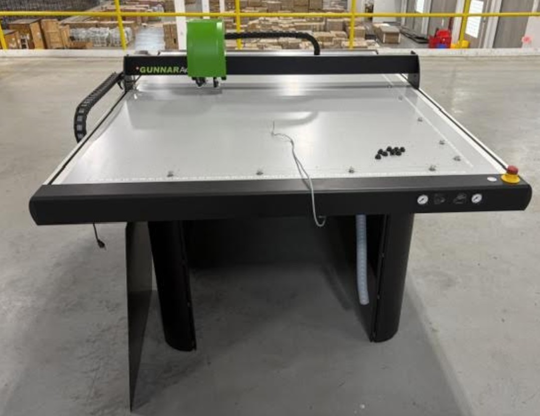 Gunnar AiOX Professional XL Mat Cutter w/ Vacuum Table (Used) Item # UE-081326G
