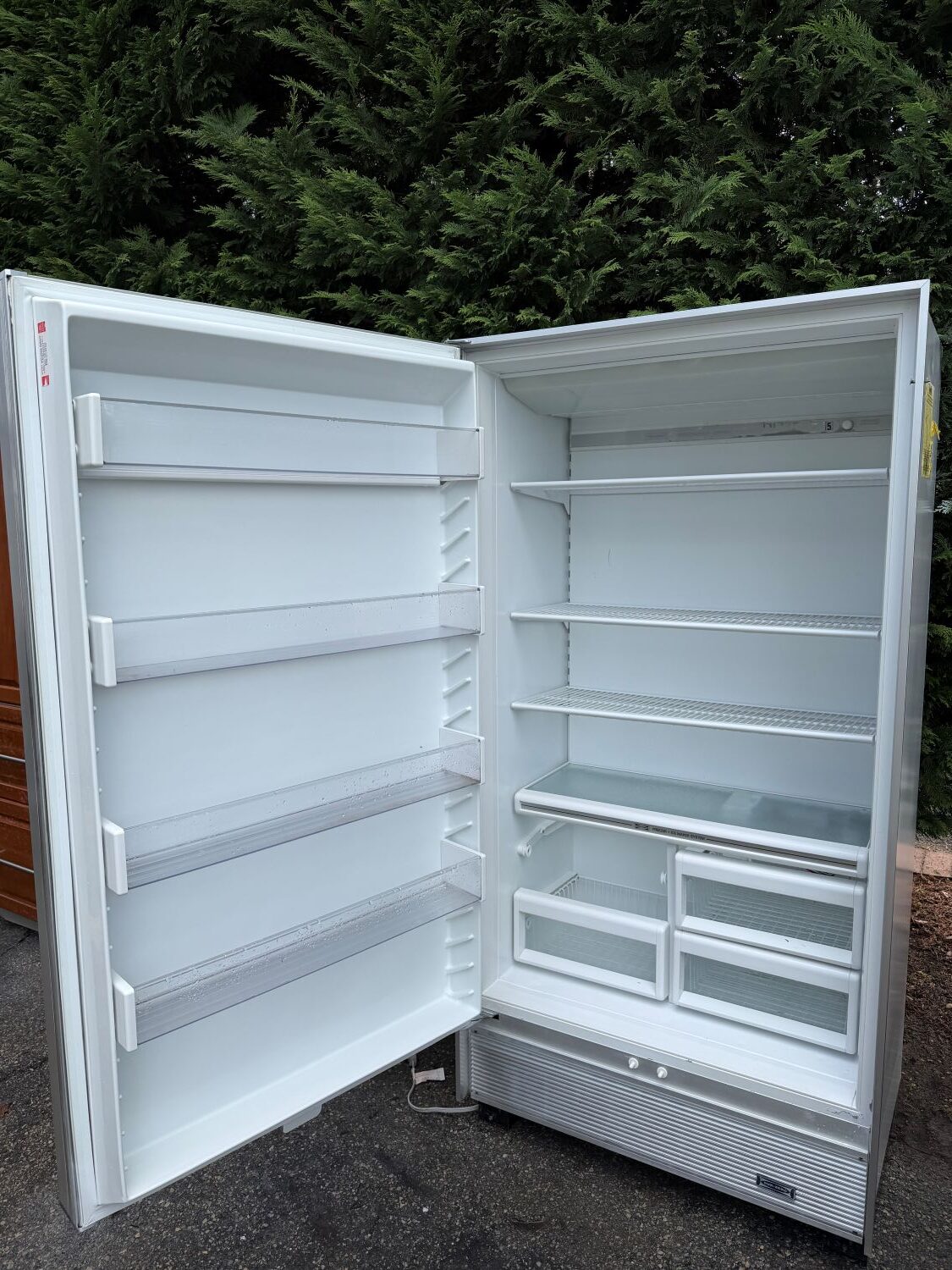 Sub-Zero Freezer / Refrigeration Lot. Models 700TC-2, 501F, 501R 3 Units (Used) Item # UE-090926D