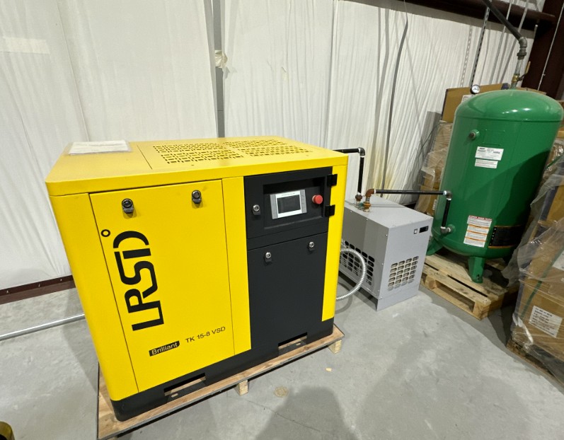 LRSD TK15-8 VSD VFD 20HP Rotary Screw air compressor w/ Dryer + 80 Gallon Tank (Used) Item # UE-092526D