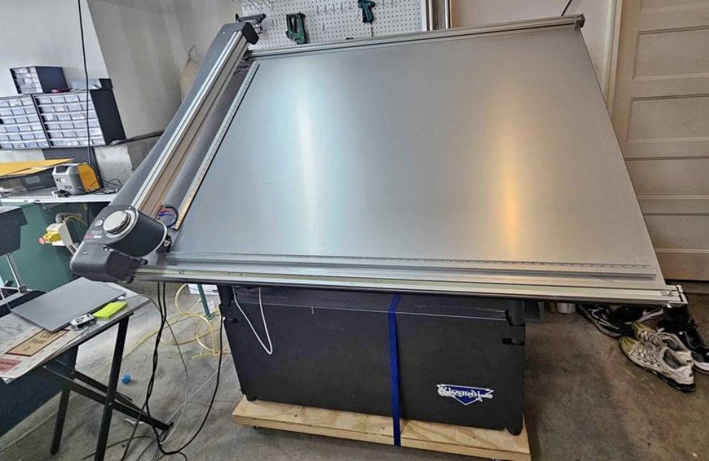 Wizard 8000 CMC Computerized Mat Cutter w/ Stand (Used) Item # UE-092926E