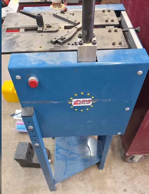 Euro 9000 Joiner / Vnailer / Underpinner (Used) Item # UE-102426B